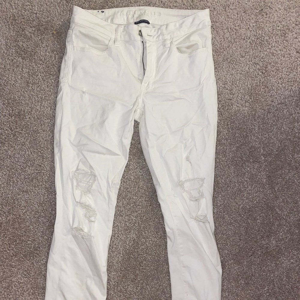 White Distressed American Eagle Cropped Jeans Super Stretch